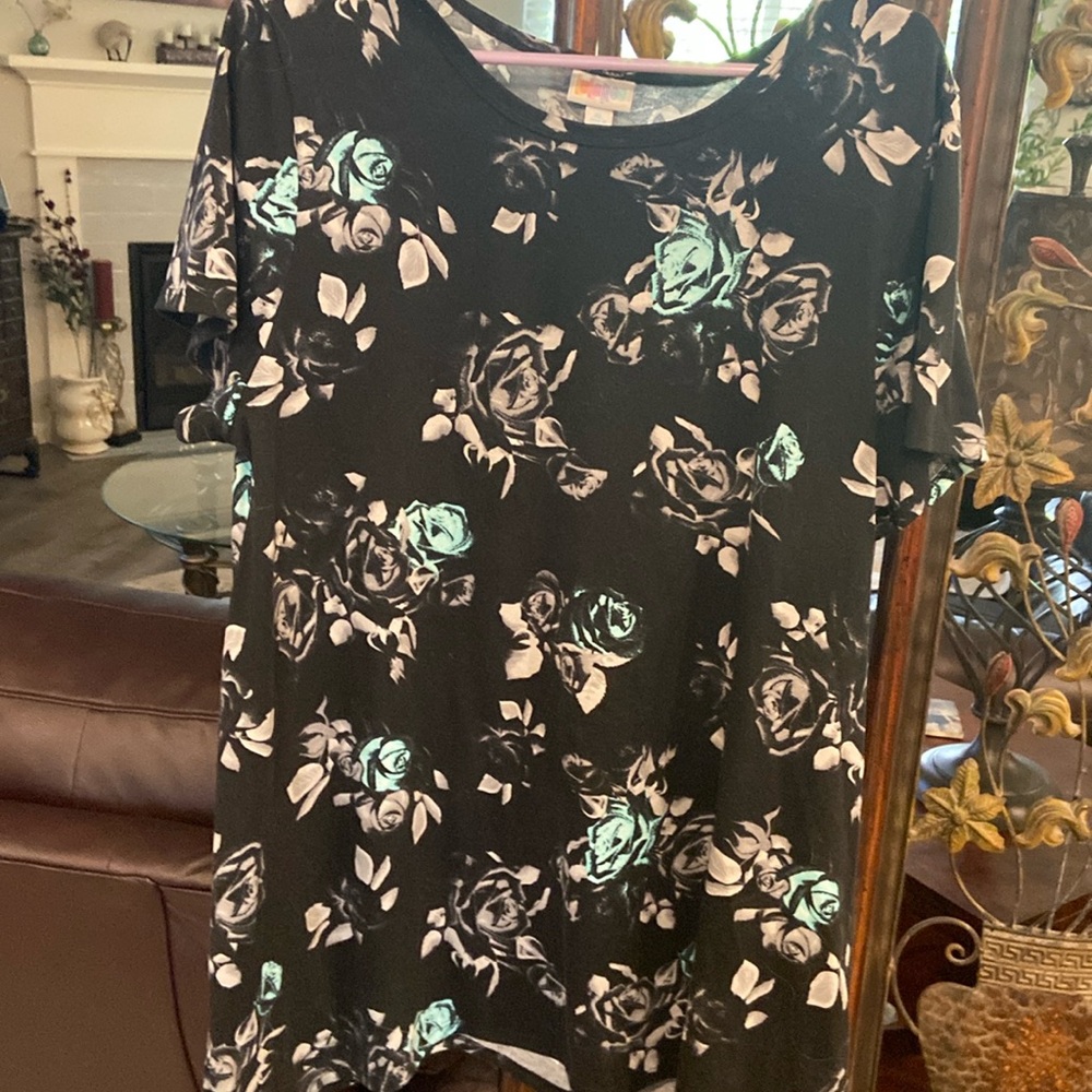 LuLaRoe shirt